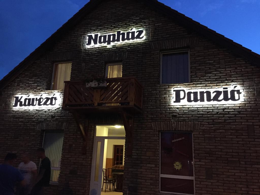 Naphaz Panzio Bed and Breakfast Tiszafüred Buitenkant foto