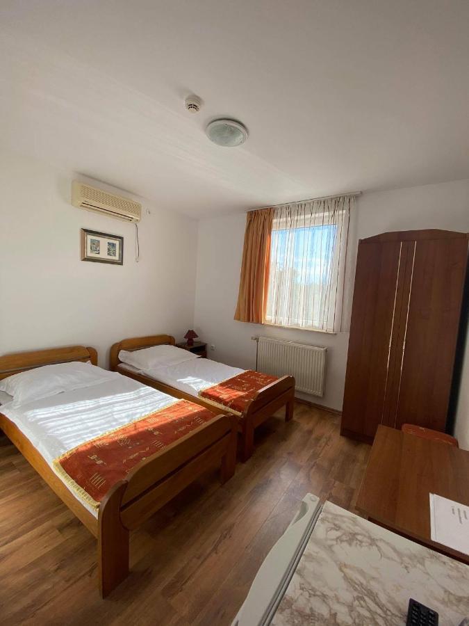 Naphaz Panzio Bed and Breakfast Tiszafüred Buitenkant foto