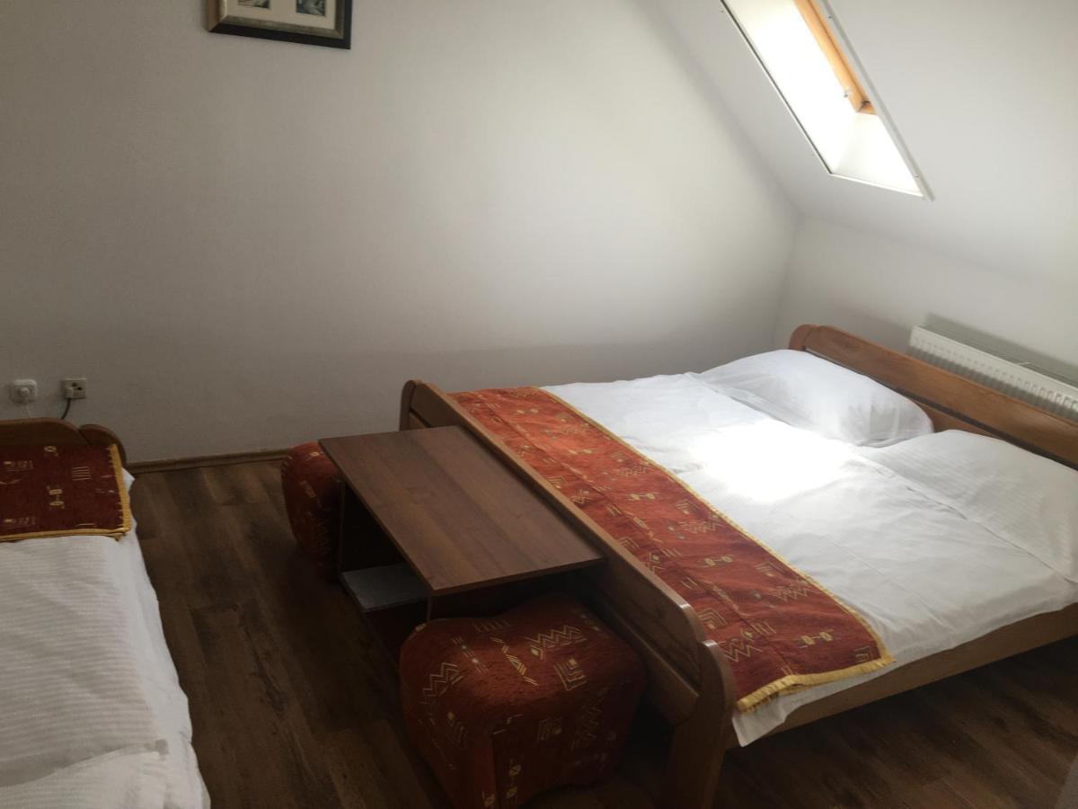 Naphaz Panzio Bed and Breakfast Tiszafüred Buitenkant foto